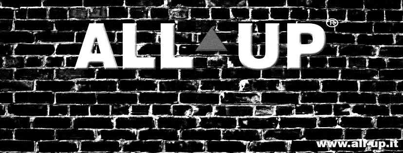 Muro con il logo ALL UP